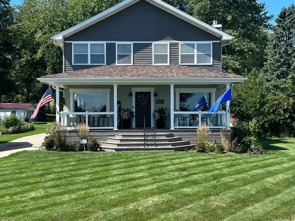 1018 River Rd, Marysville, MI 48040