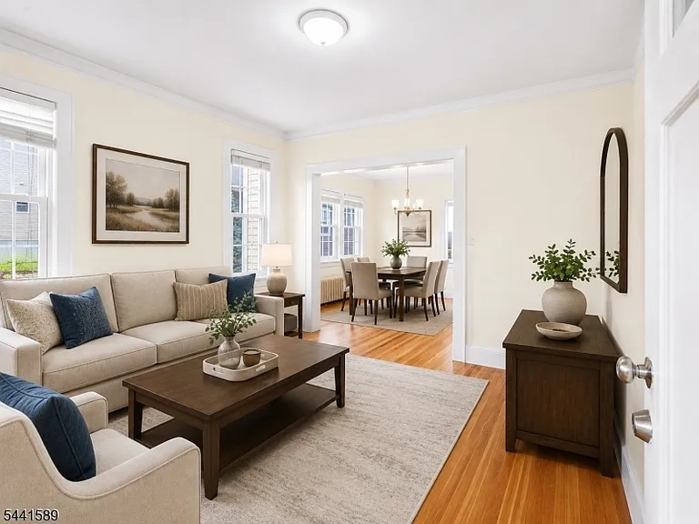 239 Washington St — Photo 4