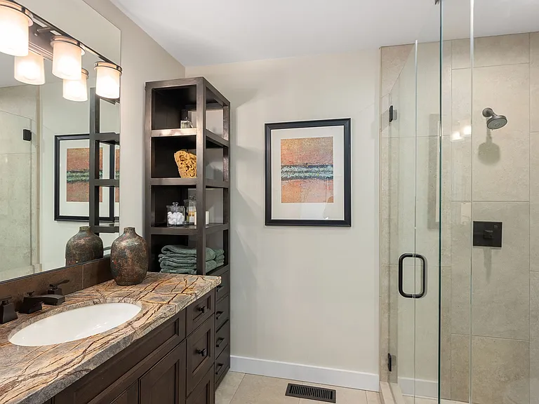 Main house third bedroom bathroom