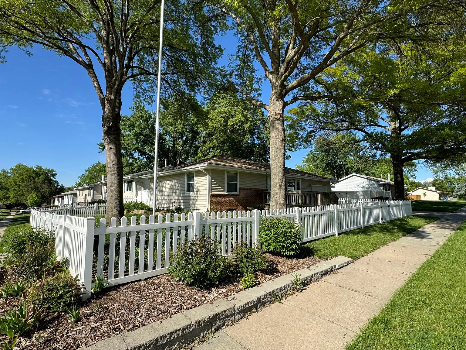3 bed, 1708 sqft, $1,800 — Photo 2