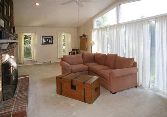 4th image of 4779 Parkmoor Dr