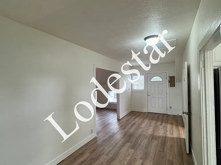 302 Carolina St #C — Photo 4