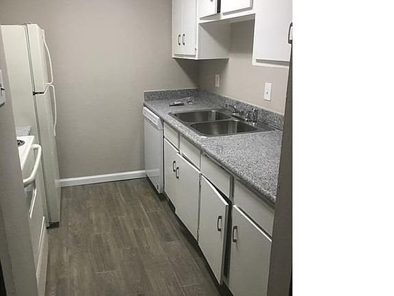 2nd image of 5625 Antoine Dr #1606