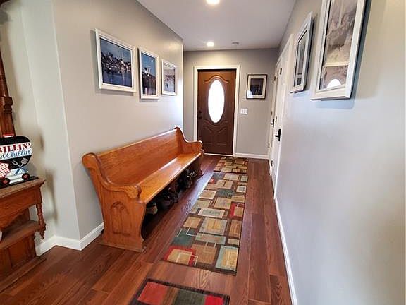 3rd image of 33 Chapman Ln