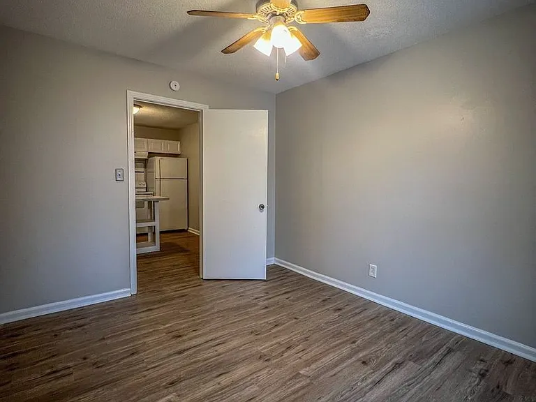 112 Medical Ct — Photo 4