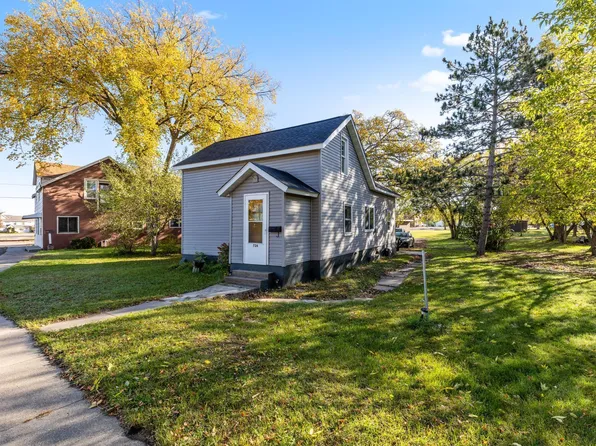 726 1st St NE, Little Falls, MN 56345