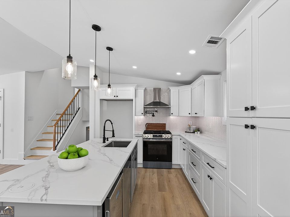 1st image of 13 Perthshire Dr