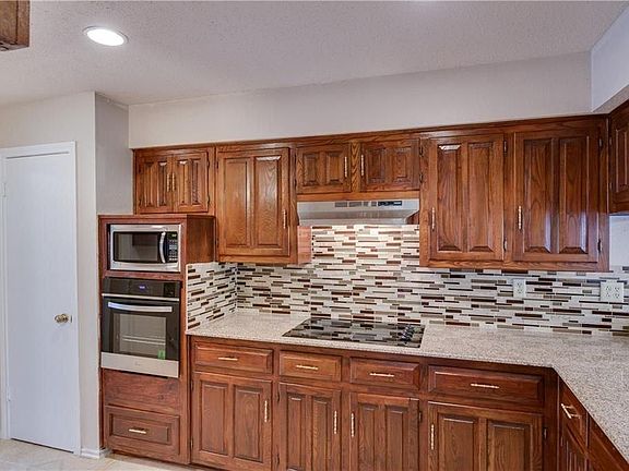 3rd image of 4026 Walnut Park Cir