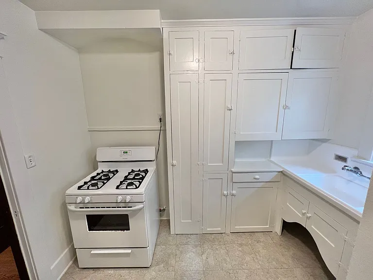 366 Carroll Park East — Photo 14