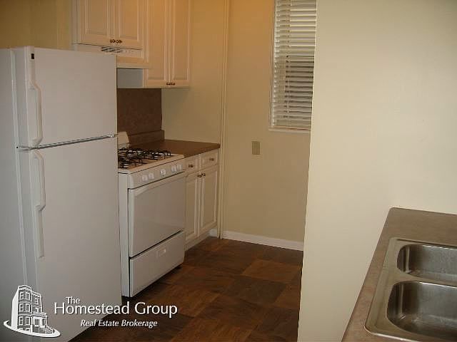 2nd image of 1609 W Byron St APT 001W