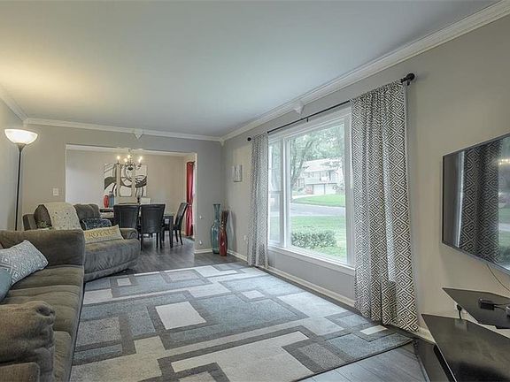 Great flow to dining room and kitchen is right around the corner.