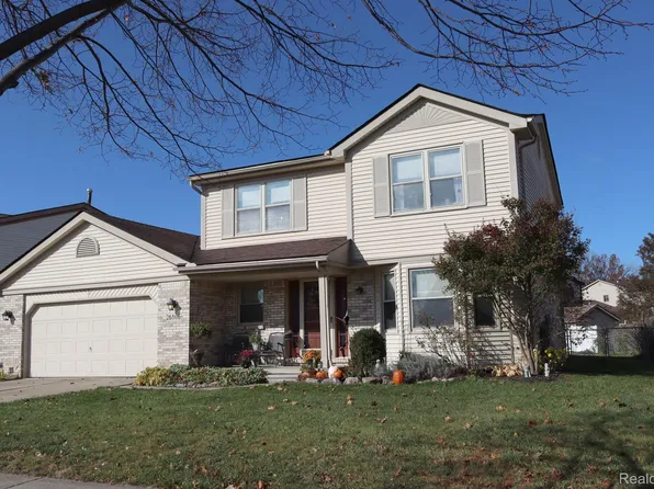 26806 Park Ln, Woodhaven, MI 48183