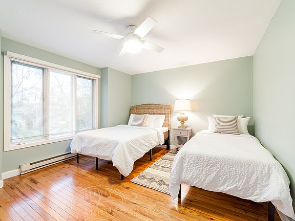 Bedroom 3 w/full + twin bed