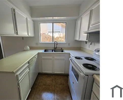 1696 W Shaw Ave — Photo 4