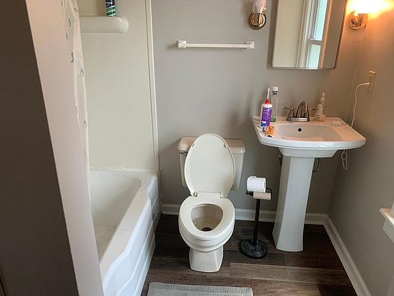 5th image of 379 E 16th Ave