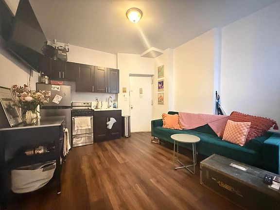 3rd image of 179 Mulberry St APT 11