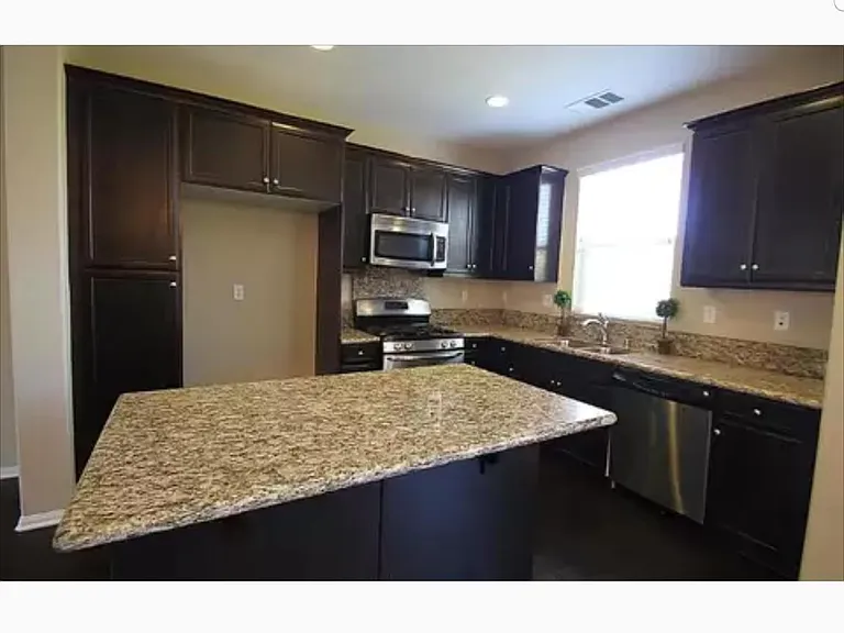 1824 Peach Ct #3 — Photo 3
