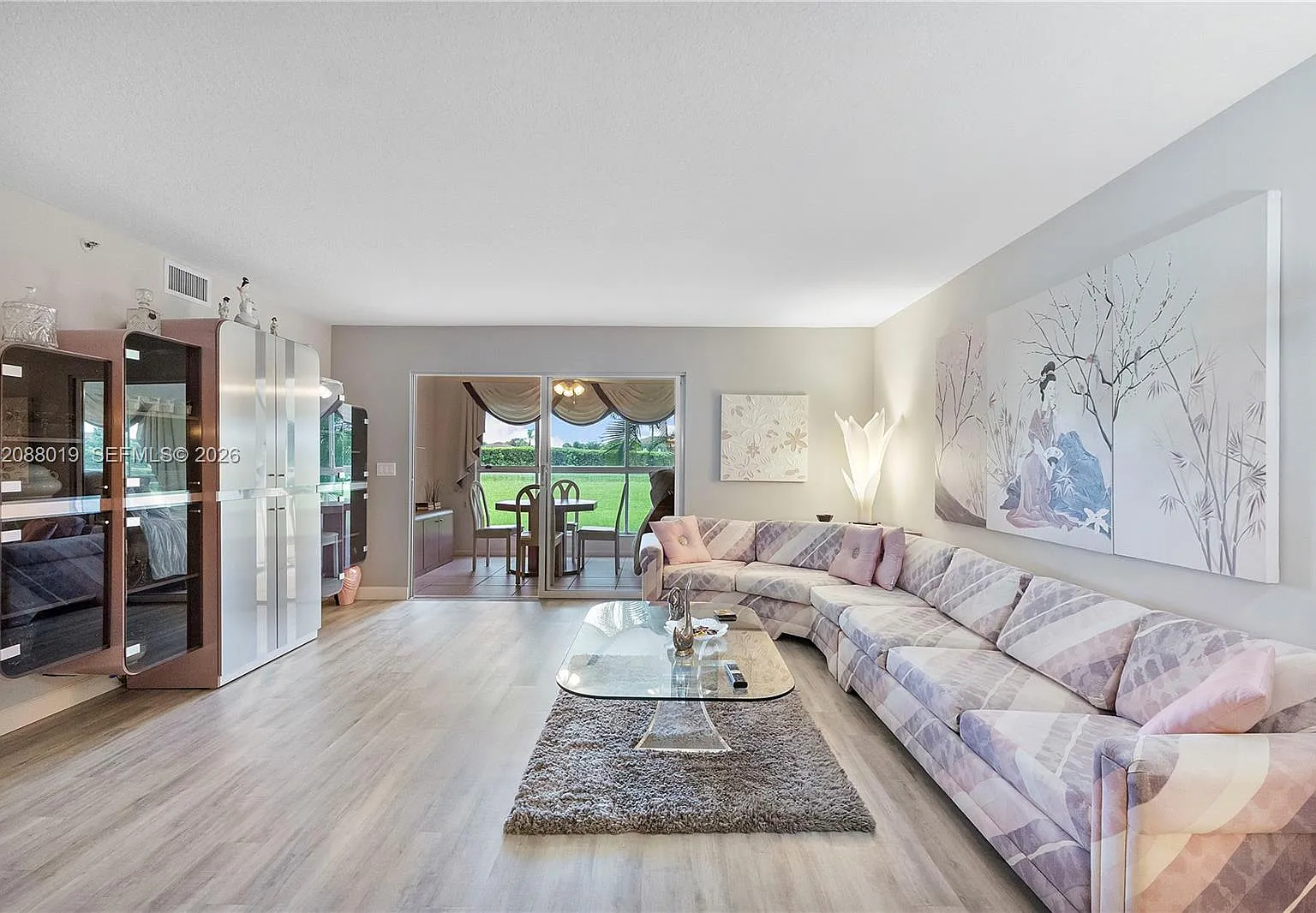 Regal Shores Condo — Photo 3