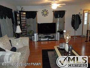 LARGE FORMAL LIVING ROOM