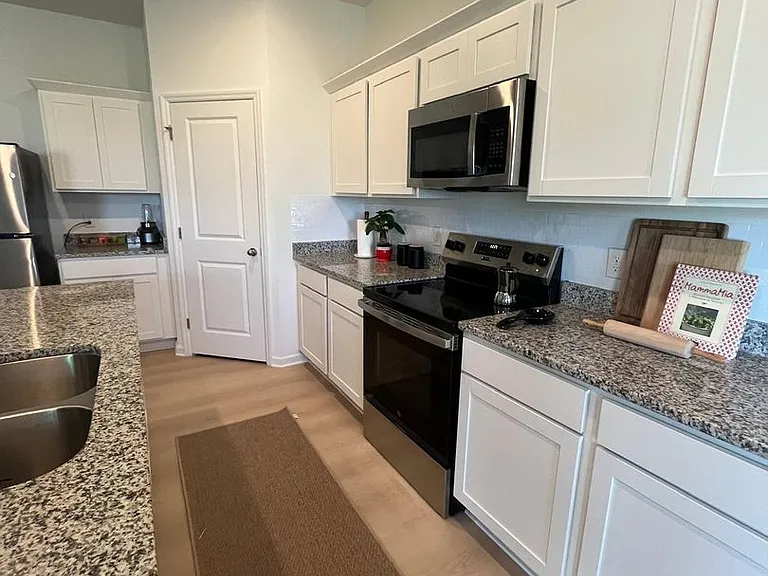 1332 Dalkeith Cv — Photo 10