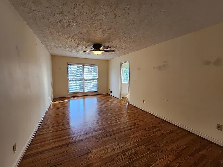 2543 Lake Flair Ct NE — Photo 2
