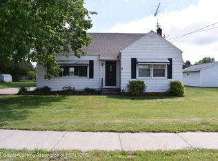 845 S Clinton St, Stockbridge, MI 49285