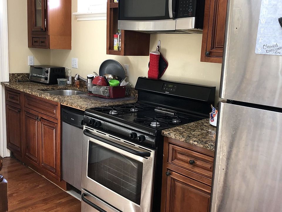 2nd image of 135 Hillside St #6