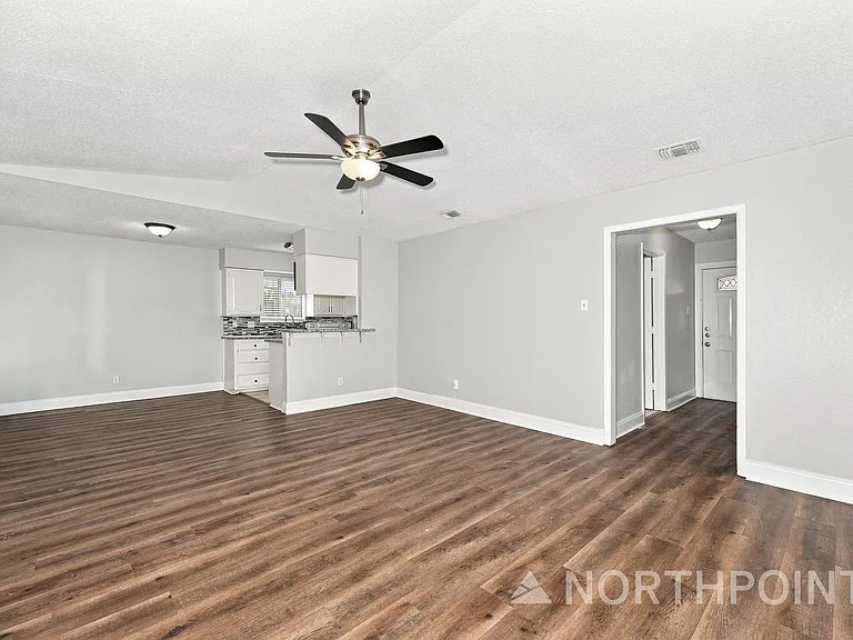 2616 Alamain Dr — Photo 2