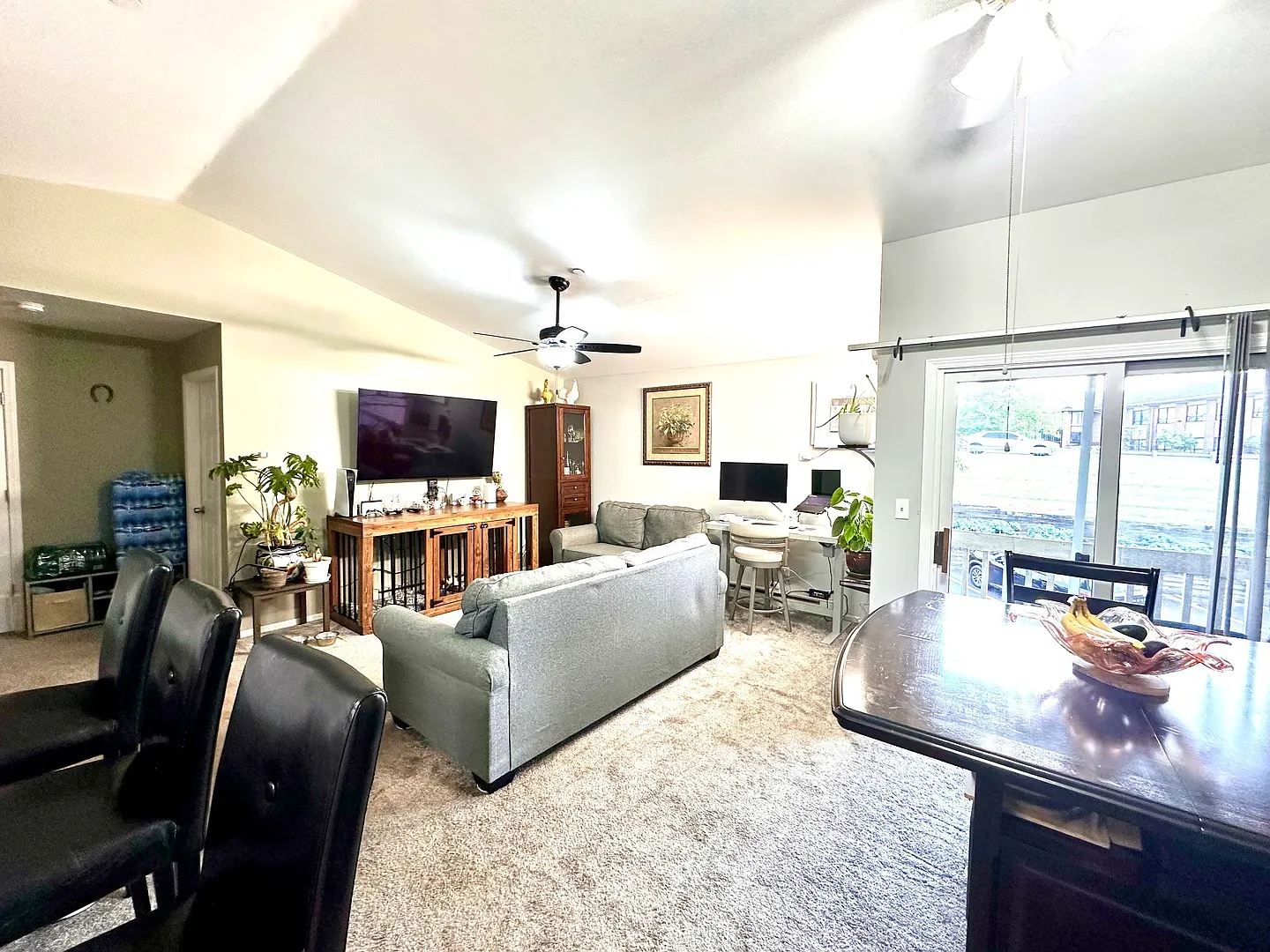 2 bed, 900 sqft, $1,900 — Photo 4