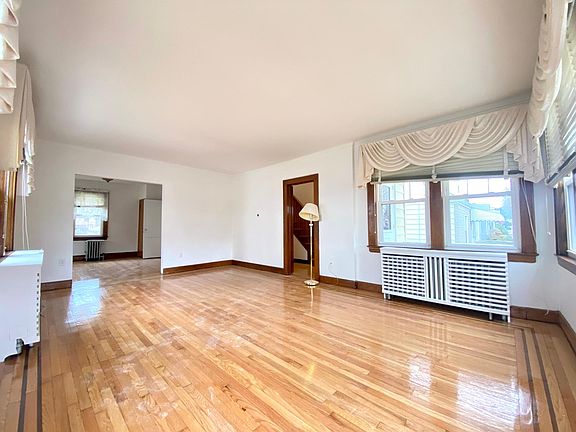4th image of 116 Sterling Ave