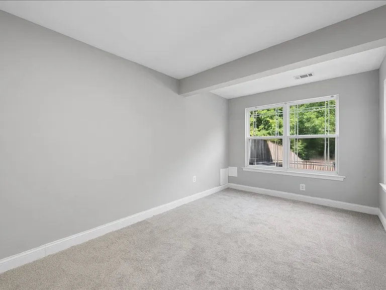 1004 Collindale Ave — Photo 41