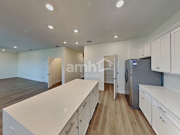 4th image of 3731 Center Cove Ln