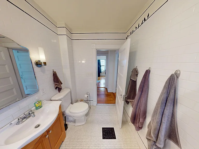 39 Woodstock Ave #3 — Photo 10