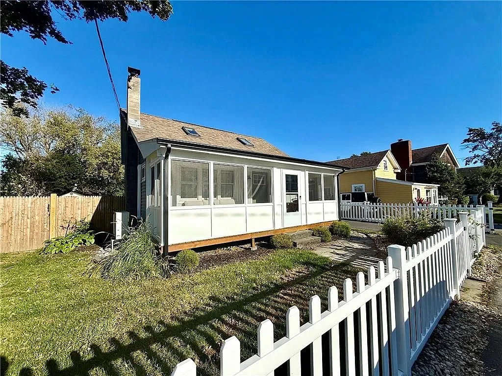 2 bed, 1.0 bath, 922 sqft, $3,000 — Photo 2