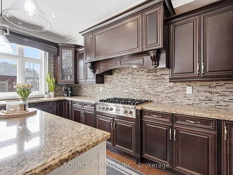 39 Amesbury Dr — Photo 13