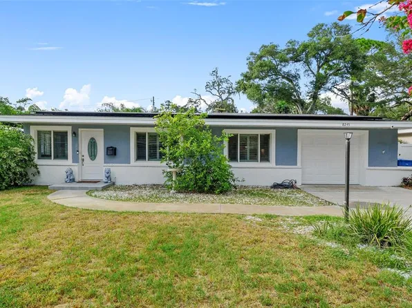 8245 Yardley Ave N, Saint Petersburg, FL 33710