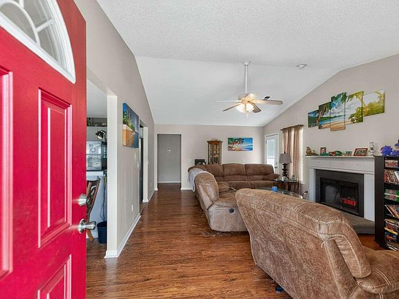 5th image of 306 Springdale Ct