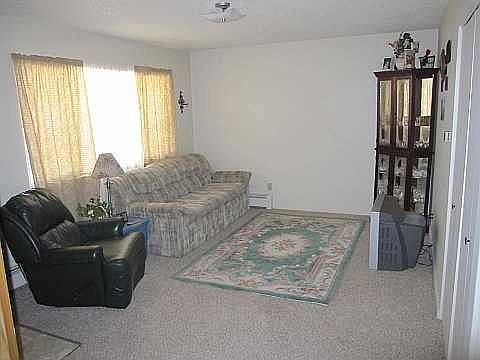 2nd image of 490 Elm St #2