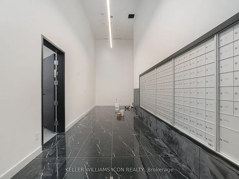 180 George St #2109 — Photo 2