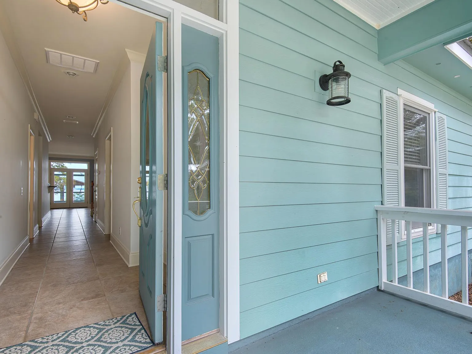 3 bed, 2.5 bath, 2044 sqft, $4,200 — Photo 2