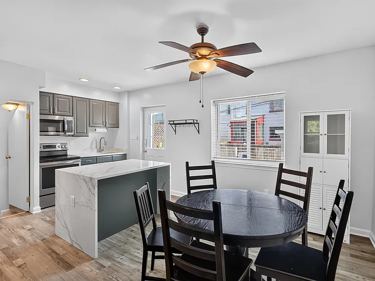 3460 Dix St NE — Photo 2