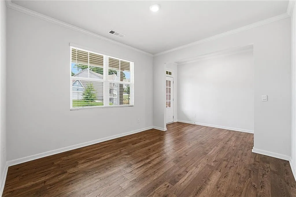 5 bed, 3.0 bath, 2613 sqft, $2,700 — Photo 4
