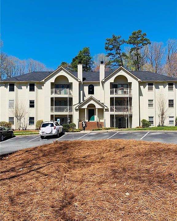 1st image of 5932 W Friendly Ave Unit L