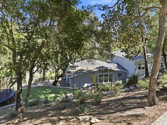 4th image of 2981 Holiday Ct