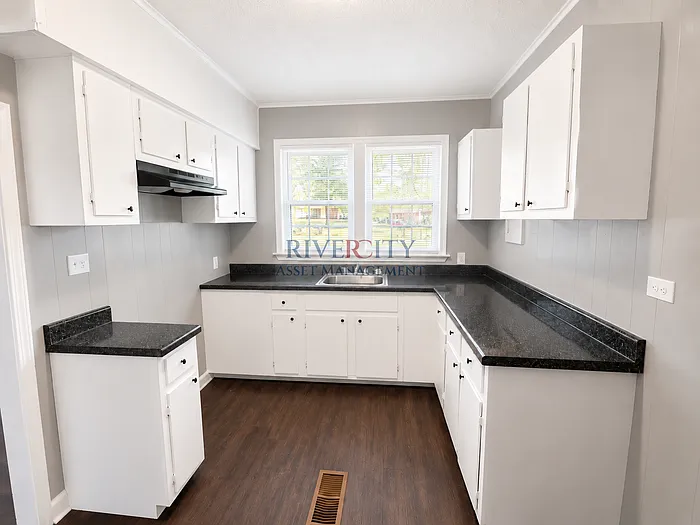 4 bed, 2.0 bath, 1199 sqft, $1,295 — Photo 4