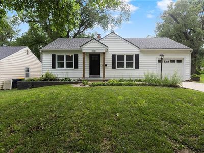 8626 Maiden Ln, Kansas City, MO, 64114