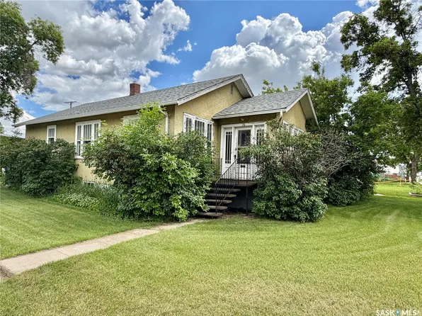 175 5th Avenue NW, Swift Current, SK S9H 0W3