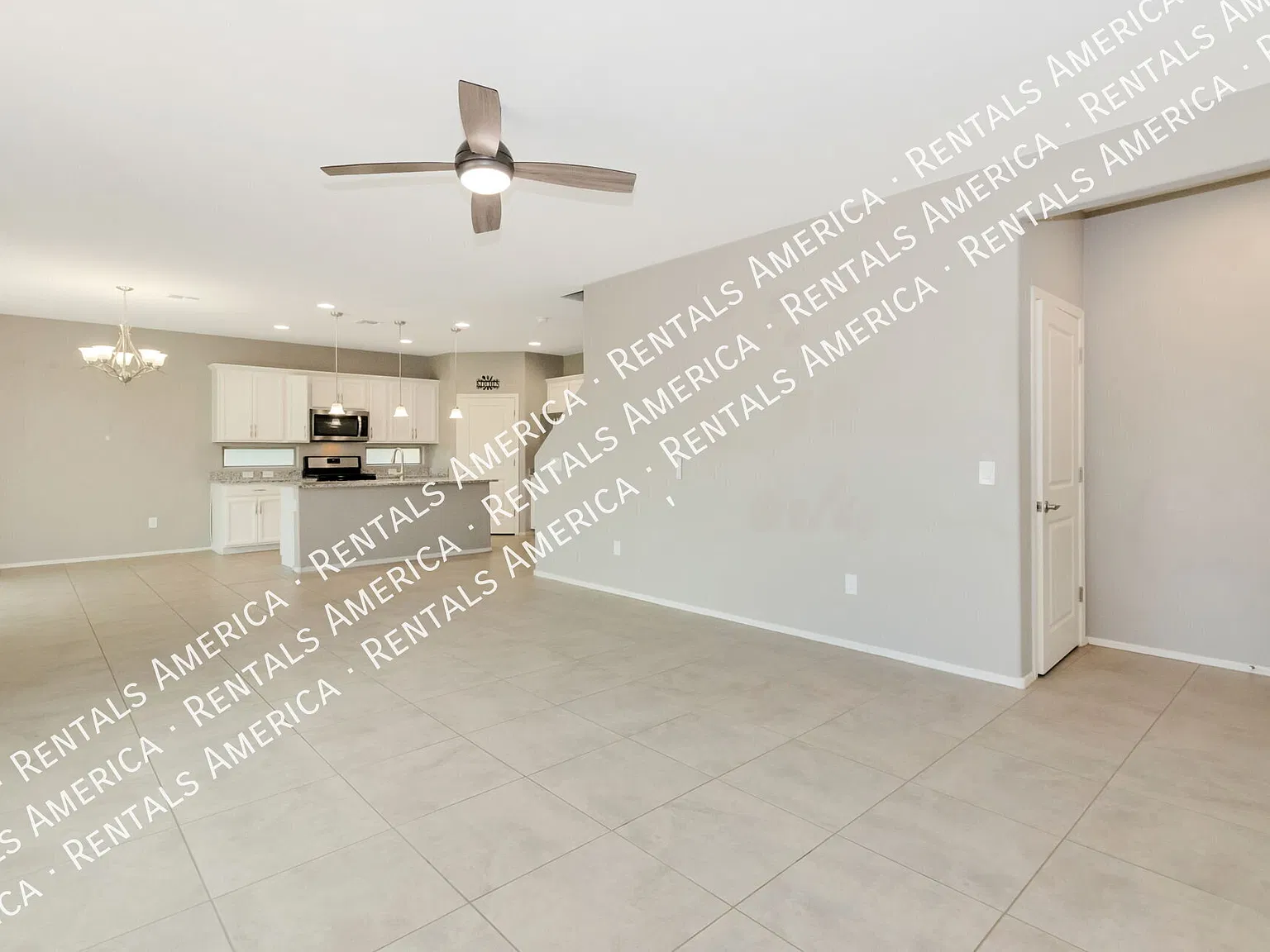 Beautiful home and yard in La Estancia! — Photo 4