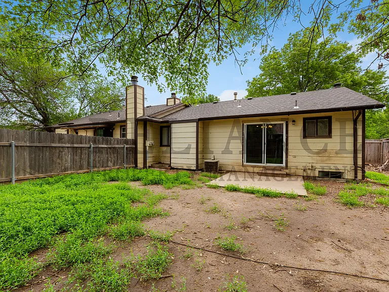 117 S Lark Ln — Photo 4