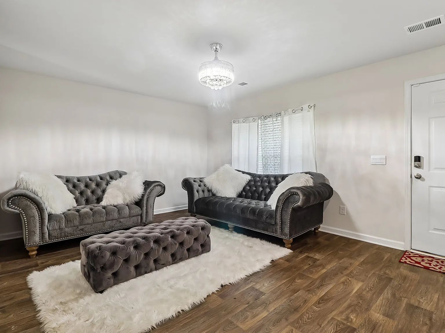 4 bed, 2.5 bath, 2152 sqft, $2,500 — Photo 3